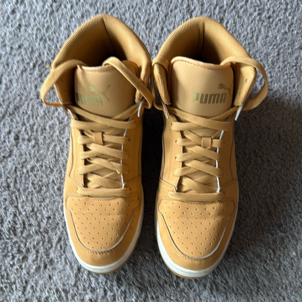 MEN’s high top Shoe size 11.